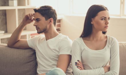 Hubungan Terancam? Ini 4 Ciri Pasangan Yang Belum Move On