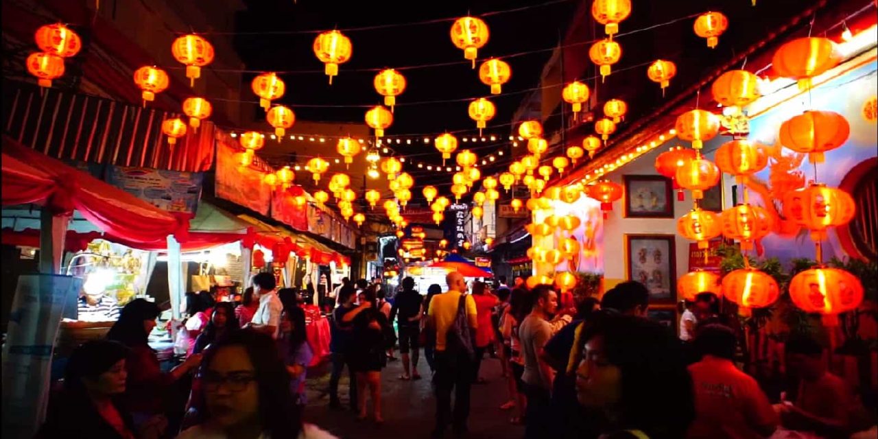 Menikmati Nuansa Chinatown Sambil Berburu Kuliner Halal