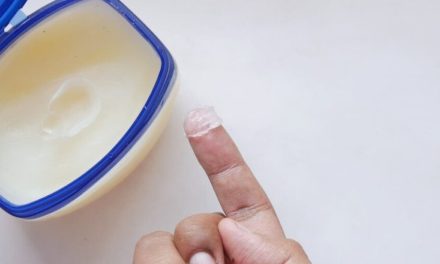 1001 Manfaat Vaseline Petroleum Jelly Di Serbu Kaum Wanita