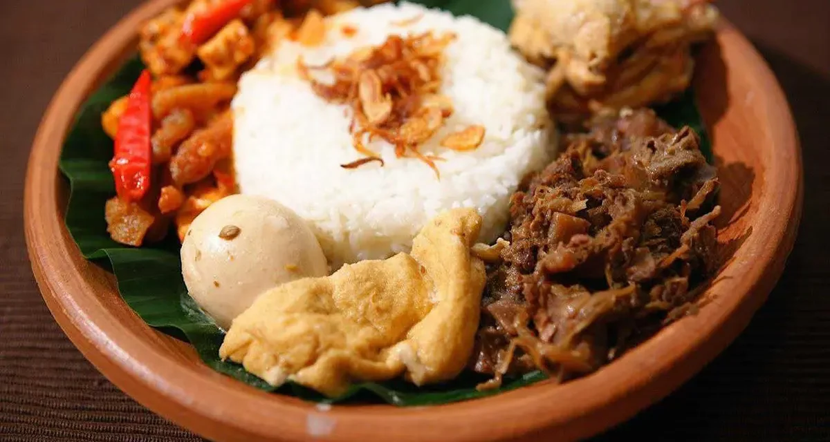 Nggak Cuma Gudeg! Ini Hidangan Jateng Yang Bikin Ketagihan