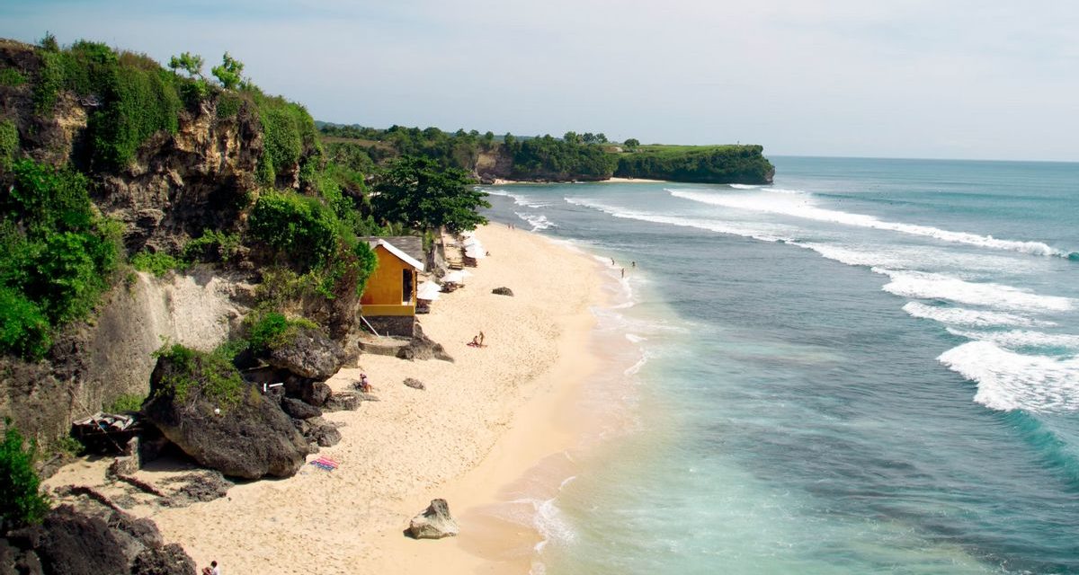 Pantai Balangan Surganya Para Peselancar Di Bali