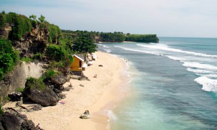 Pantai Balangan Surganya Para Peselancar Di Bali