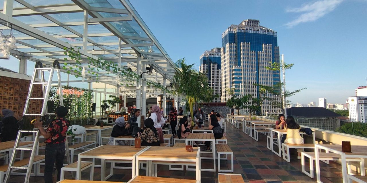 Roof Top Pada Coffee Shop Selalu Menjadi Daya Tarik Anak Muda