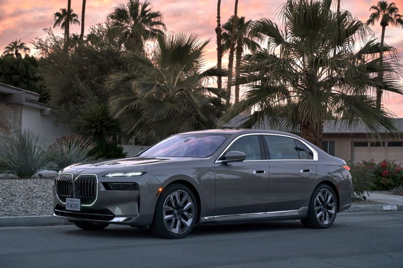 BMW i7 Sedan Listrik Mewah Dengan Inovasi Masa Depan