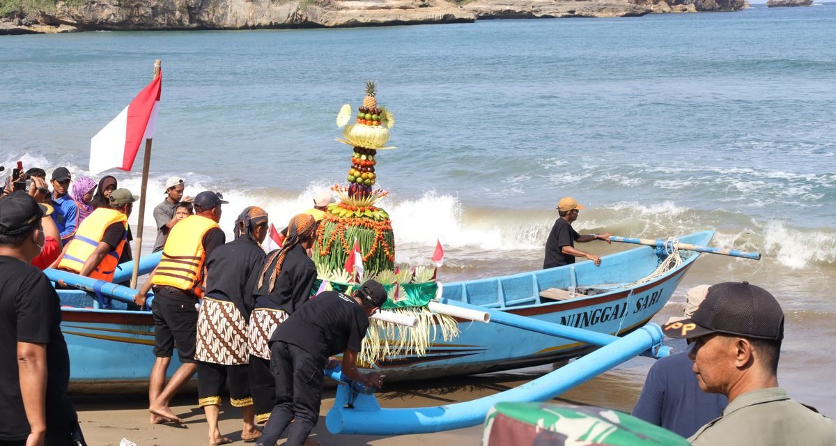 Larung Sesaji Tradisi Spiritual Menghubungkan Manusia Dan Alam